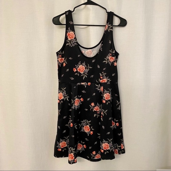 H&M Black Dress with Roses - Picture 2 of 3